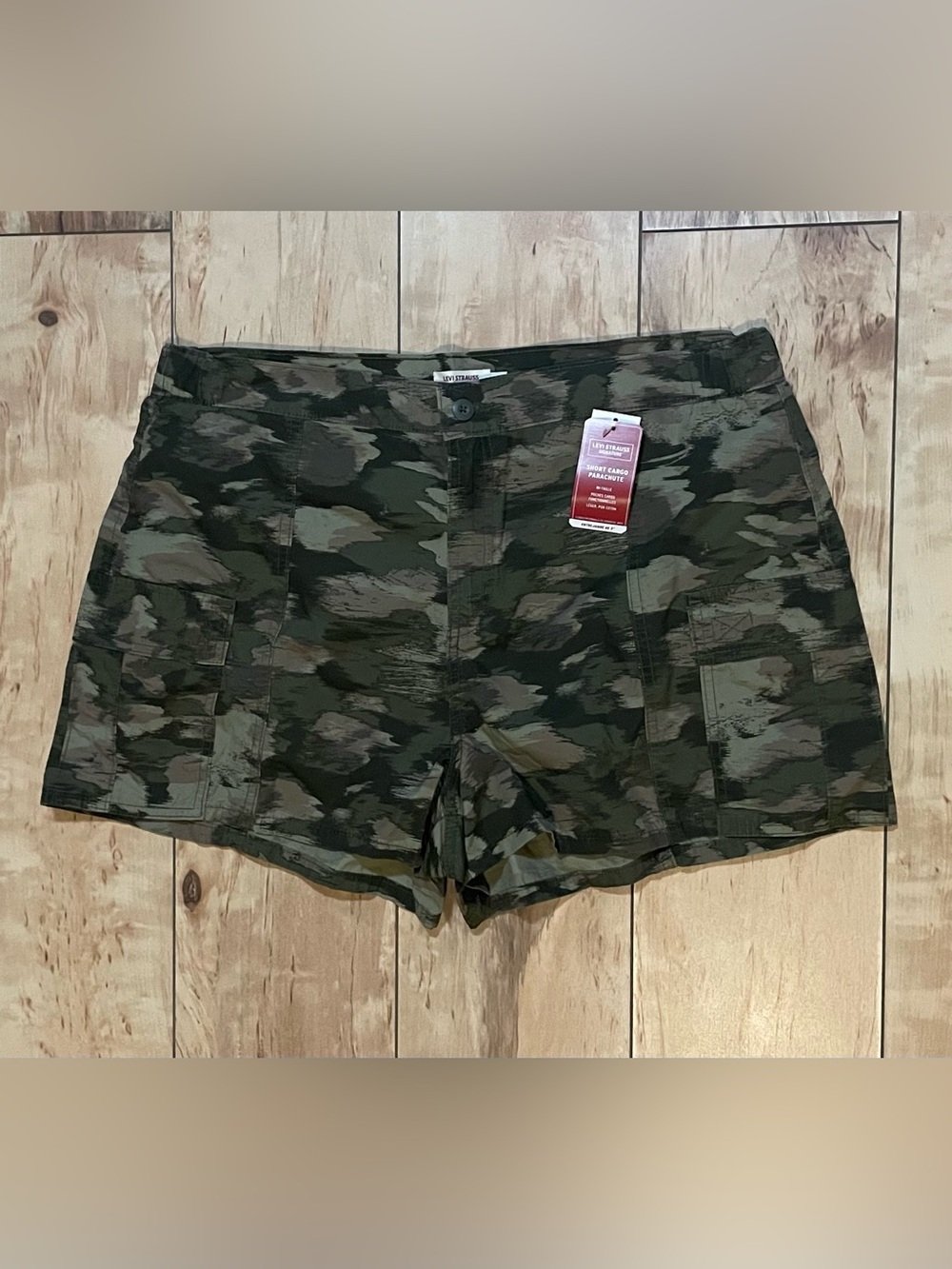 Levi Strauss Signatureβ’ Women's Parachute Cargo Shorts